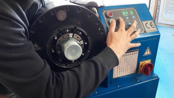 zakuwanie węzy na zakuwarce elektrycznej